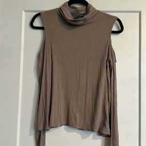 Women’s cut out shoulder long sleeve turtle neck size small top